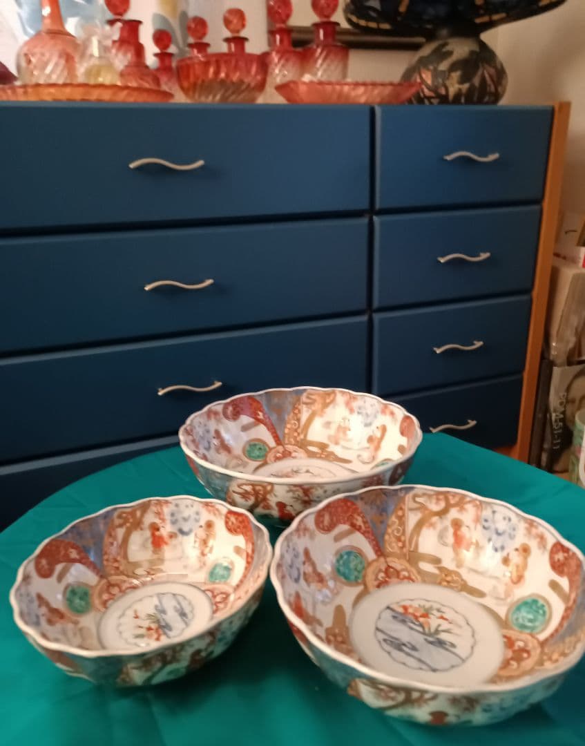 【古伊万里】　金彩染め付け　赤絵唐子人物絵　三ツ鉢揃い　菓子鉢　美術品　江戸期