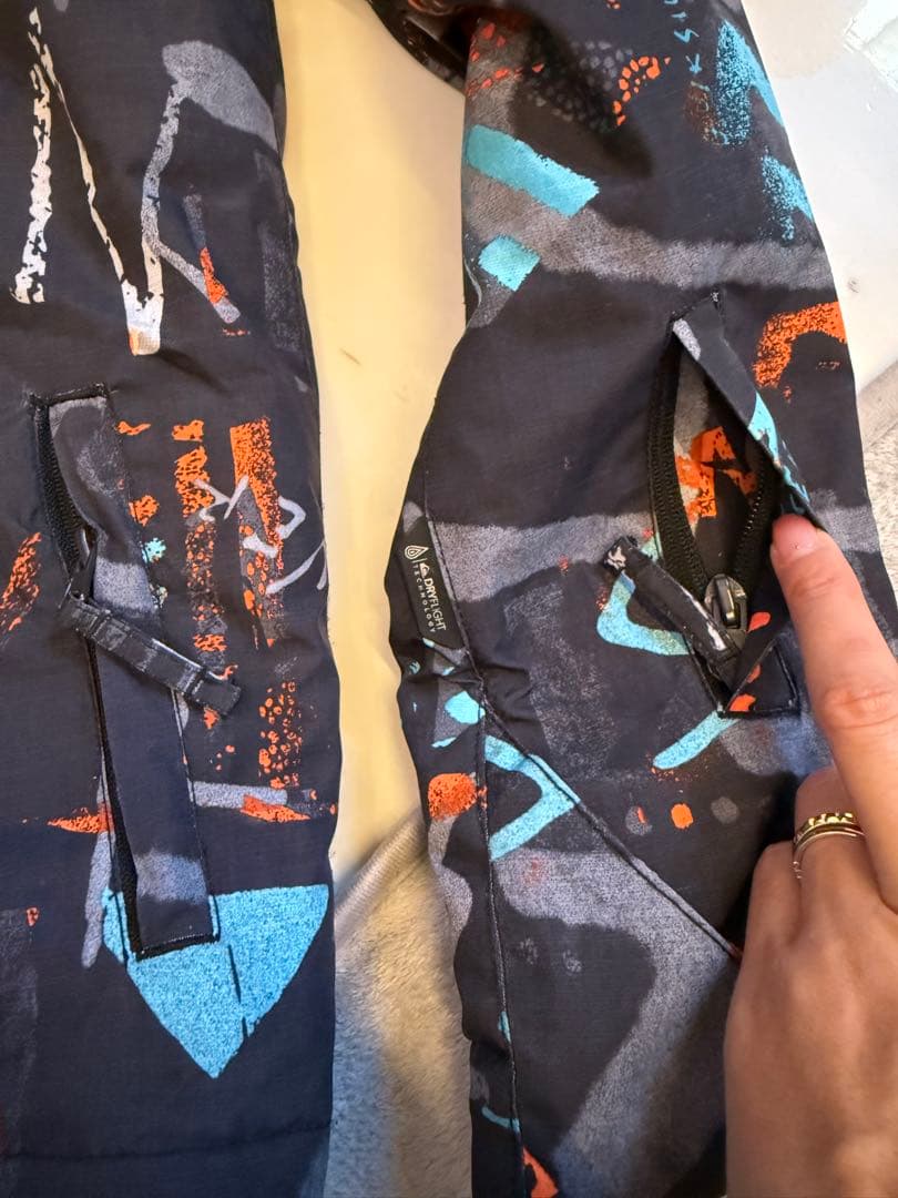 Quiksilver スノーボードウェア 上下セット　10／M