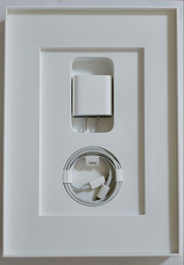 Apple iPad 【第8世代】32GBシルバー Wi-Fi