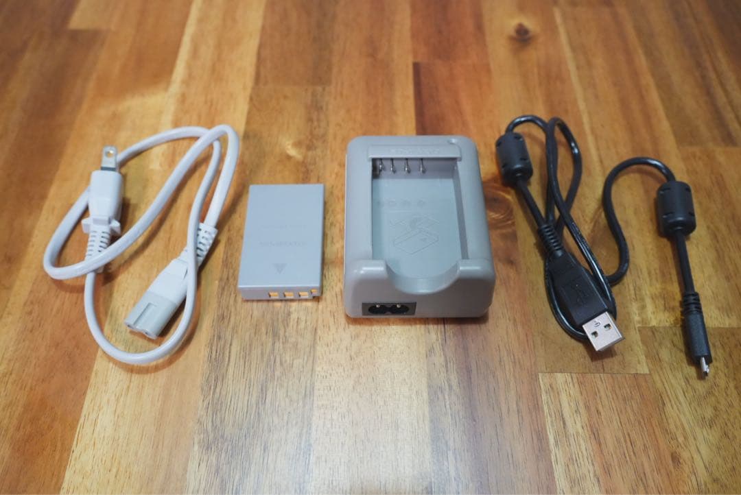 OLYMPUS OM-D E-M10 Mark III 本体+レンズ+SDカード