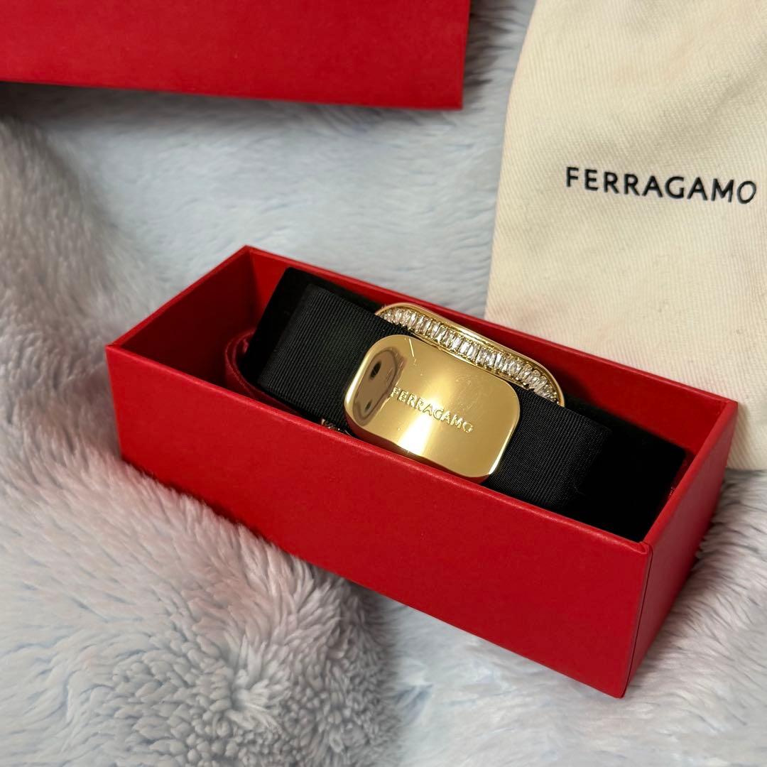 アオキャベツ Ferragamo バレッタ クリスタル