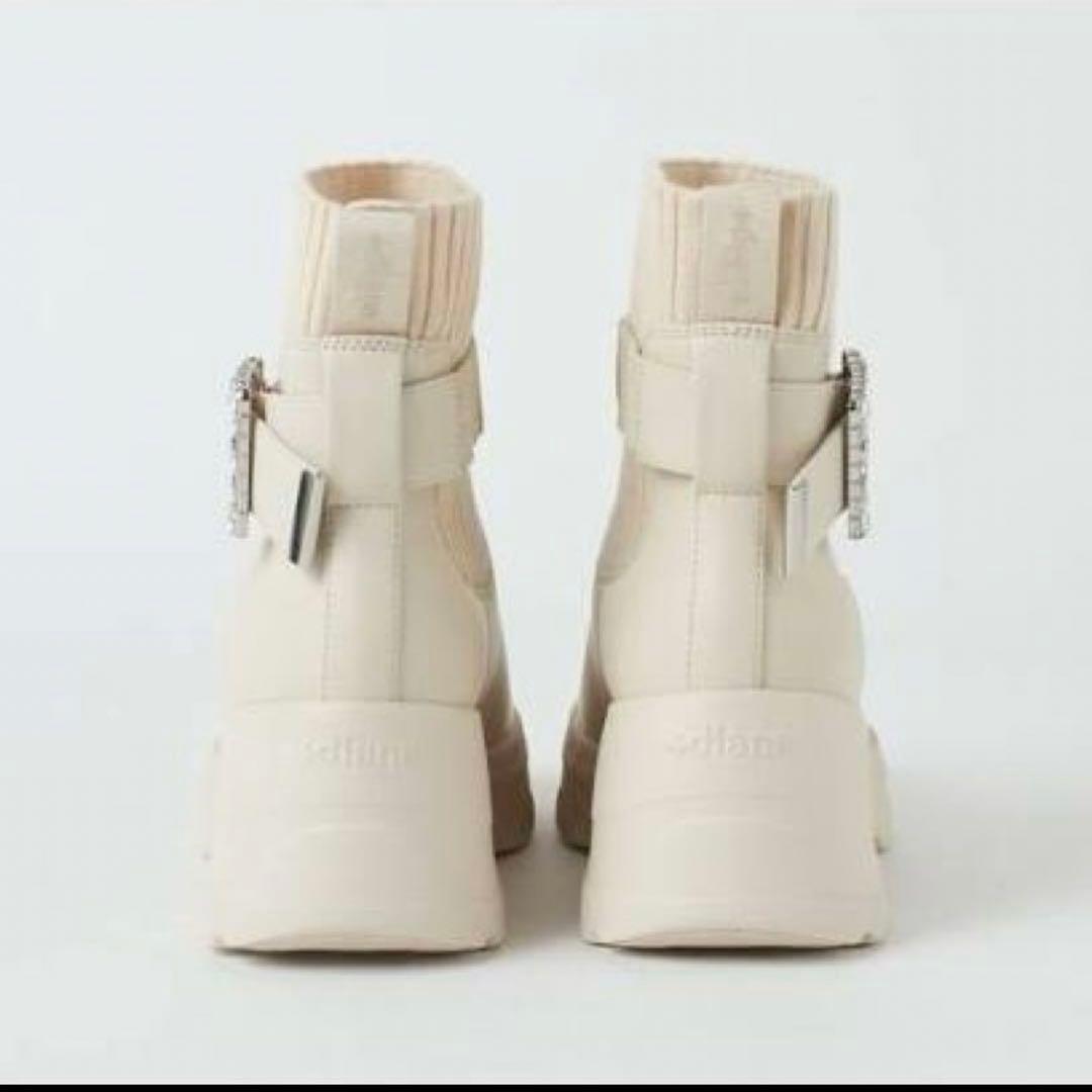 +diana プラスダイアナ　撥水 クリスタルバックル ショートブーツ　23.5
