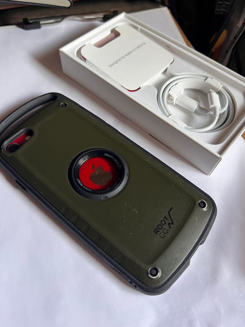 iPhone SE3 赤 root co.ケース付き バッテリー100%