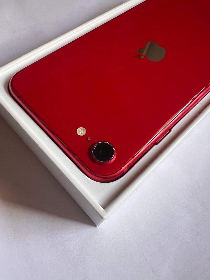 iPhone SE3 赤 root co.ケース付き バッテリー100%