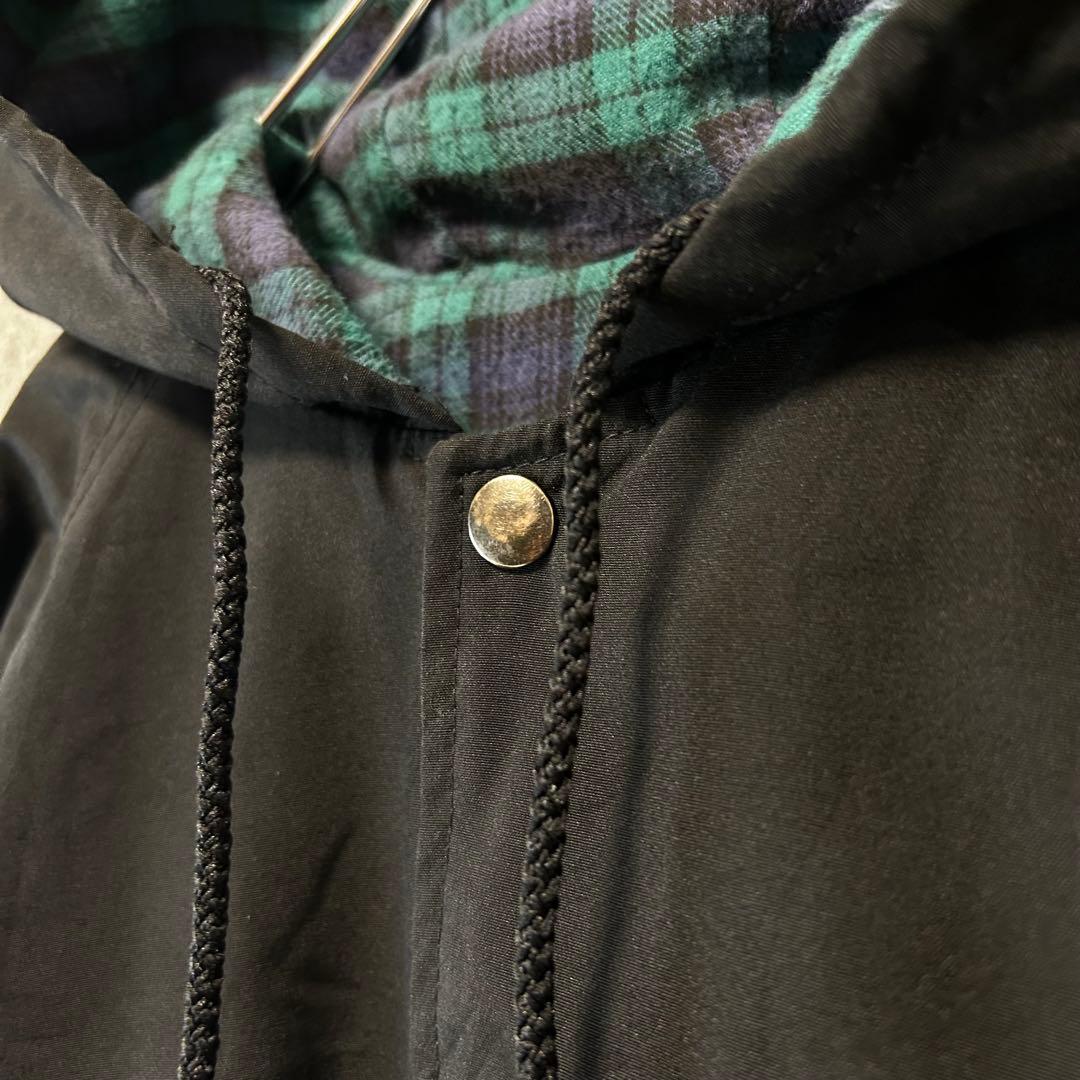 古着 90ヴィンテージ カナダ製　ナイロンジャケット　ビッグ刺繍ロゴ　フーディ