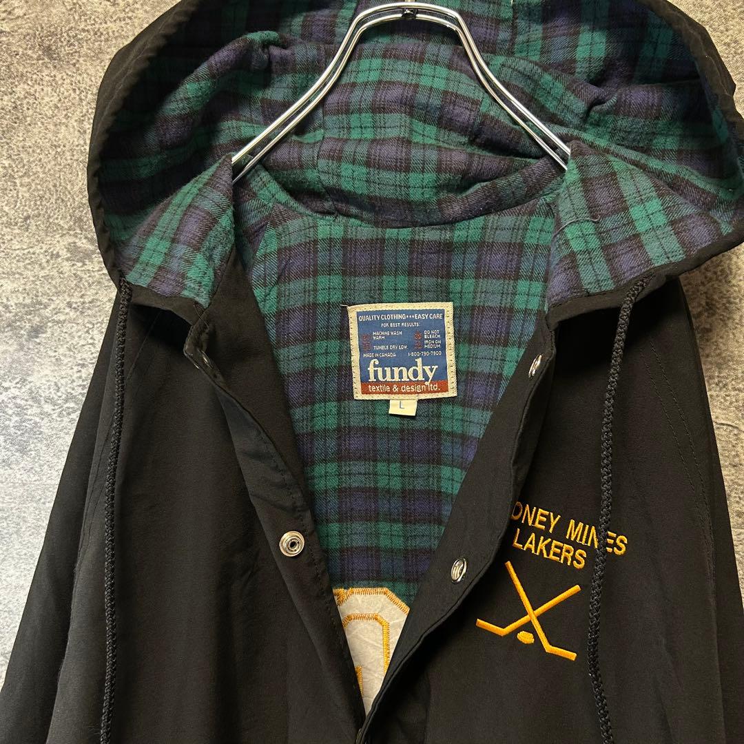 古着 90ヴィンテージ カナダ製　ナイロンジャケット　ビッグ刺繍ロゴ　フーディ