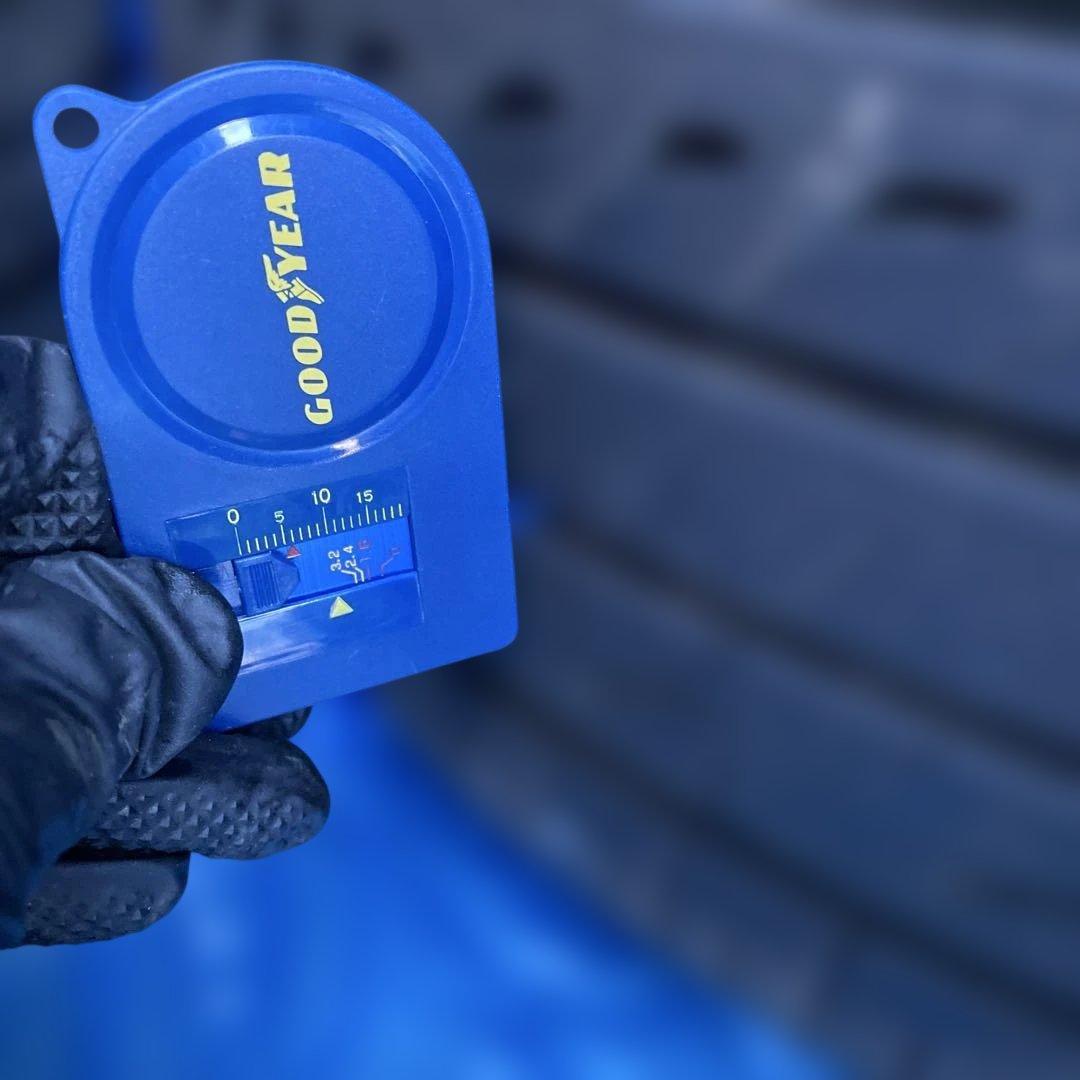 トヨタ220系クラウン　Gエグゼクティブ 純正18インチAW BS REGNO