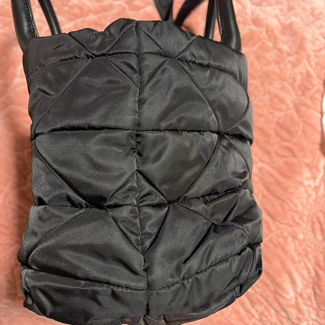 PRADA キルティングショルダーバッグ ブラック