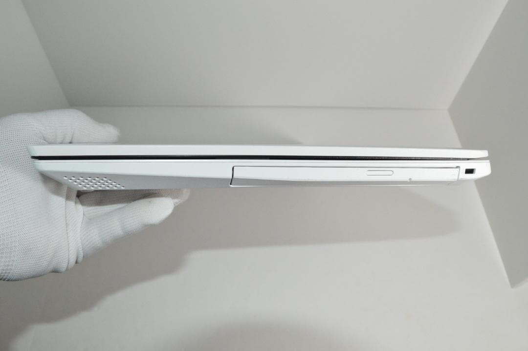 ホワイトLAVIE第8世代Corei7/20G/SSD1TBバッテリー良好