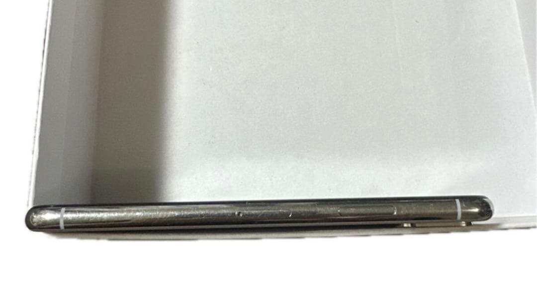 中古Apple iPhoneⅩ64GB NQAY2J/A シルバー　docomo