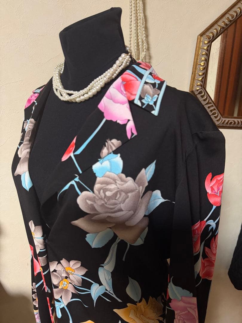 レオナール　黒地に花柄　美しい羽織ジャケット　カーディガン　Mサイズ