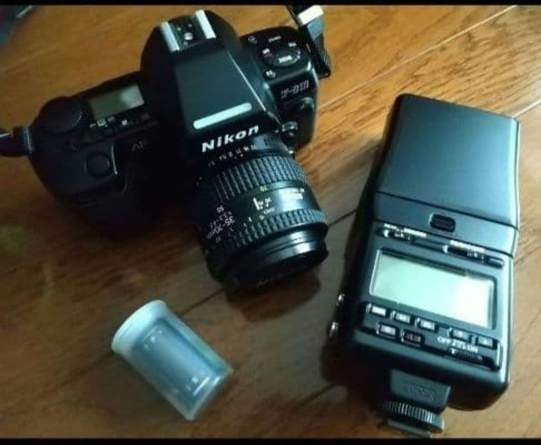 Nikon 一眼レフカメラ 標準レンズ付き