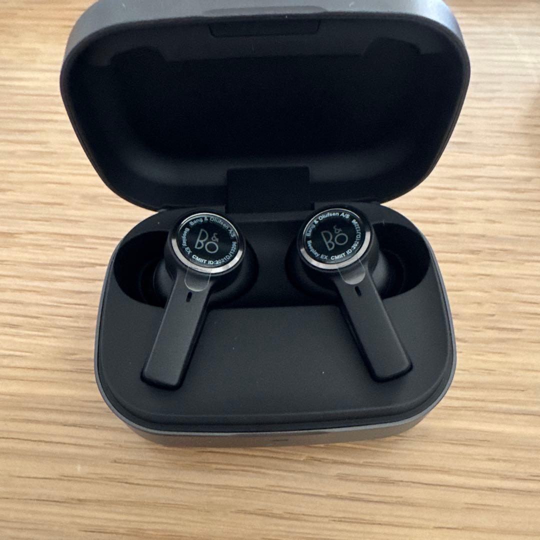 BANG & OLUFSEN ワイヤレスイヤフォン ケース付き