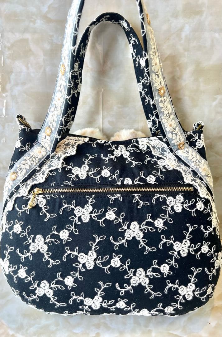 コヤンイサムチョン　コロンと可愛いファスナーバッグ　刺繍生地