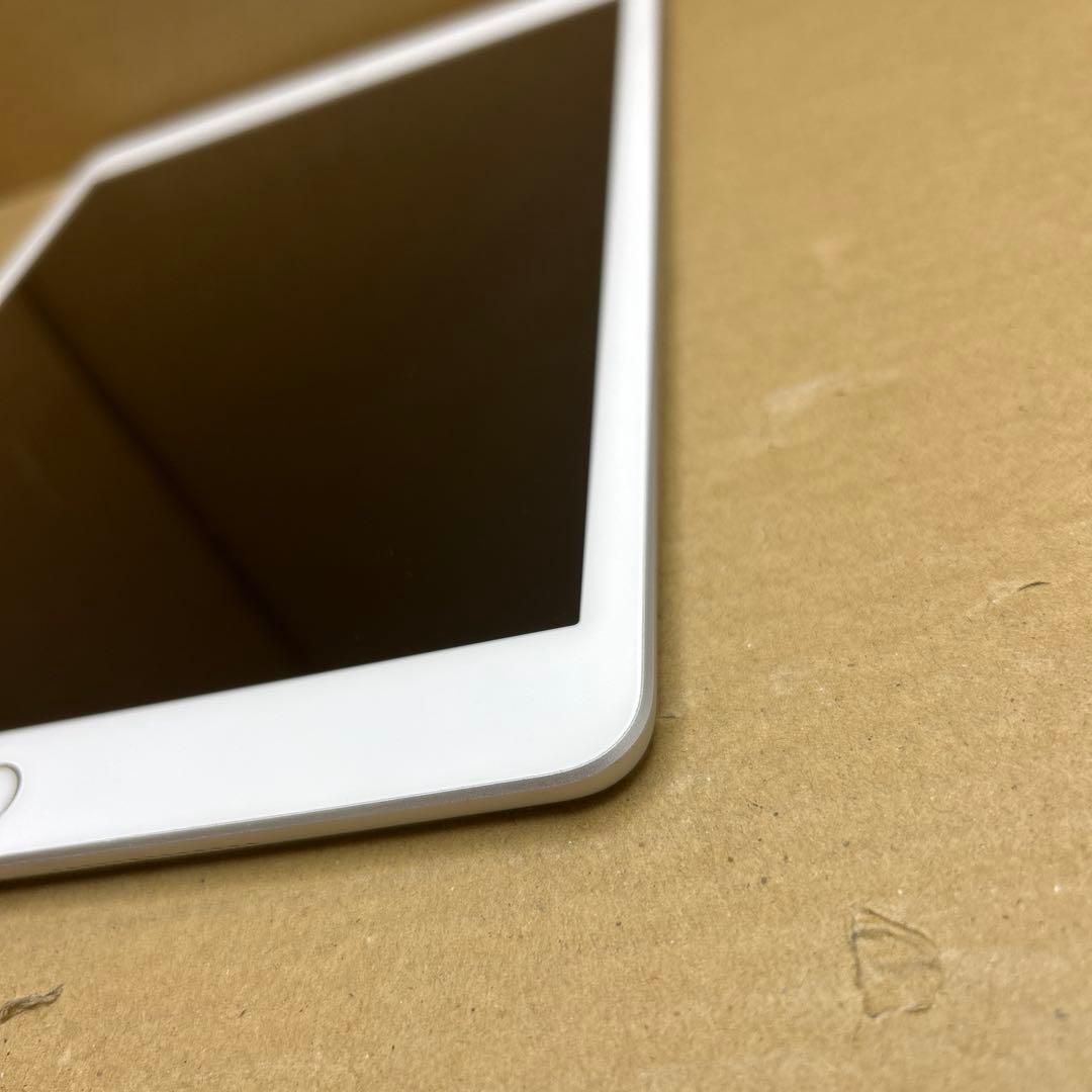 iPad (第７世代) Wi-Fi + Cellular 128GB シルバー