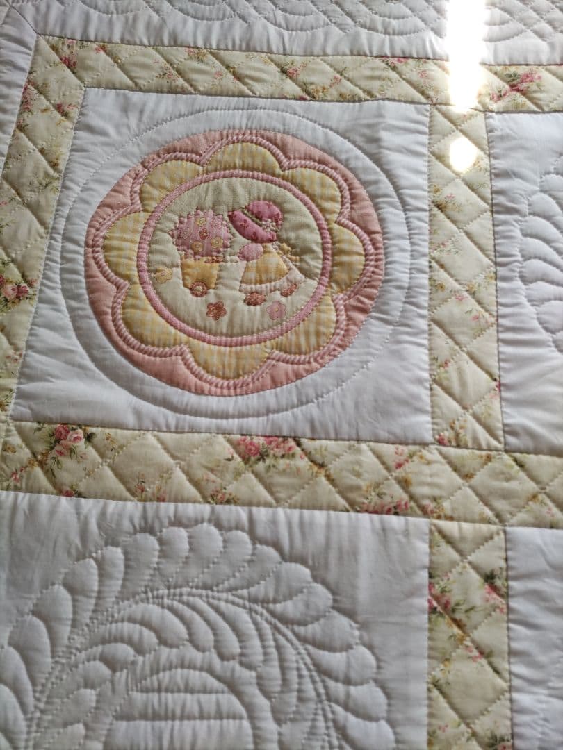 専用になりました。スーちゃんパッチワークキルトタペストリー