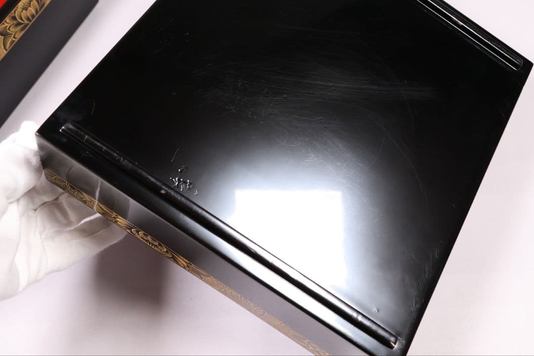 輪島塗 沈金 菊花 五段重箱 蓋2枚 黒塗 内朱塗 木製漆器 漆芸【MB56】