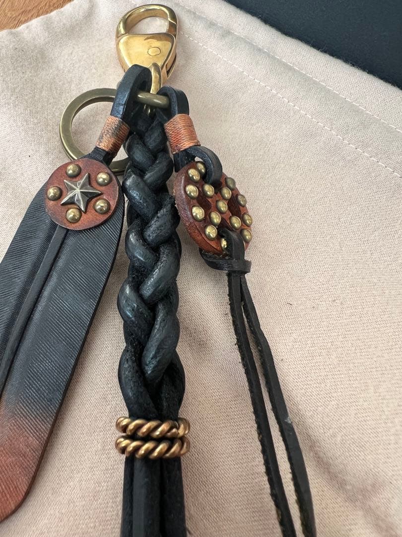 calee キャリー　レザーキーホルダー　クライミー