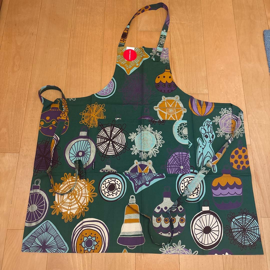 新品　marimekkoマリメッコ エプロン　ラティリティラッラ