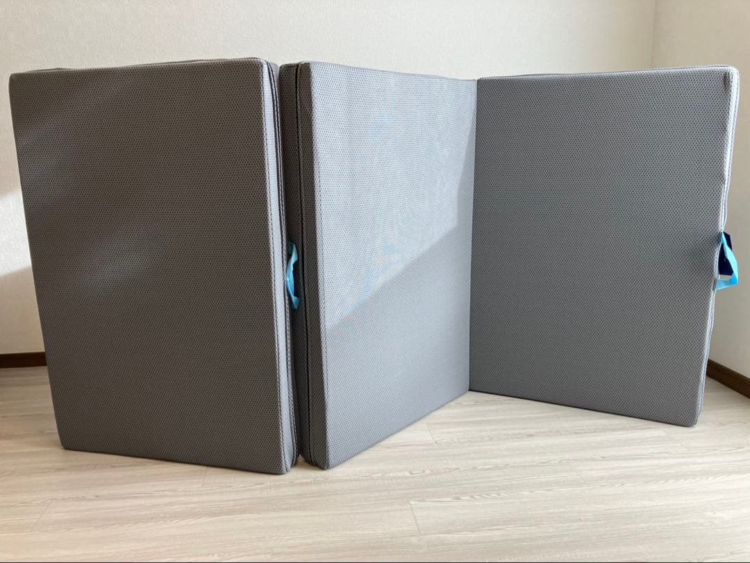 non　 [ Magniflex ］折りたたみ式シングルマットレス グレー