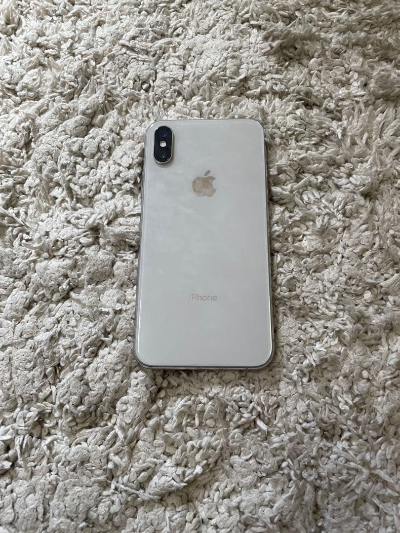 Apple iPhone Xs シルバー 64GB