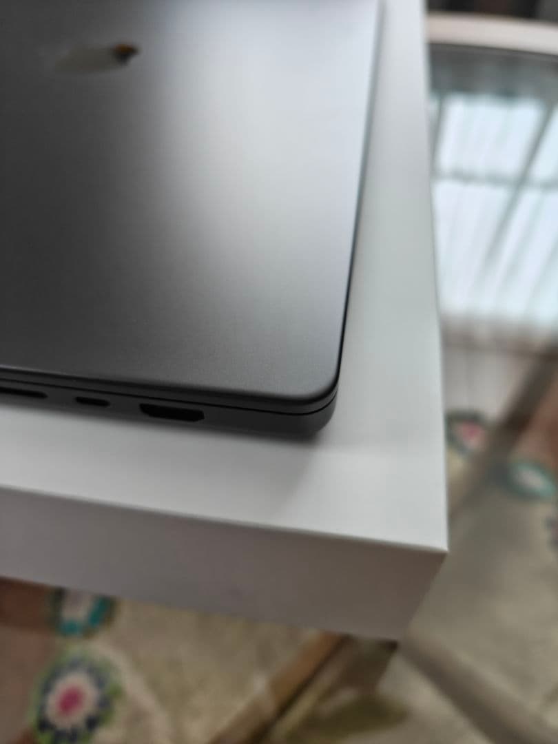 16インチ　MacBook Pro　M4 Maxチップ　36GB　1TB