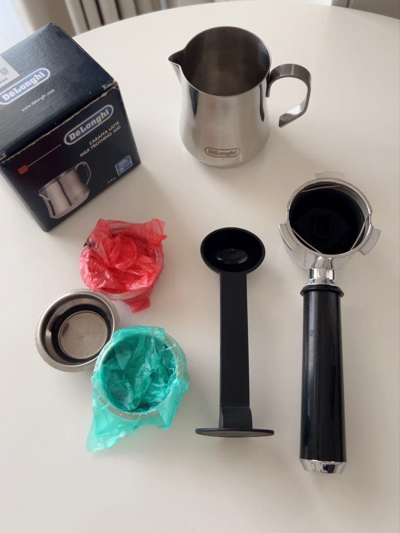 デロンギ デディカ エスプレッソ・カプチーノメーカー EC680M