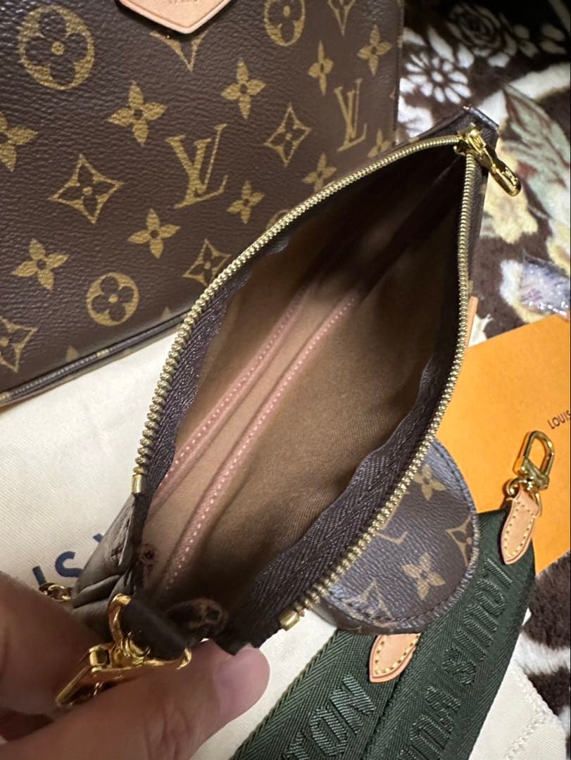 LOUIS VUITTON ミュルティ・ポシェット・アクセソワール