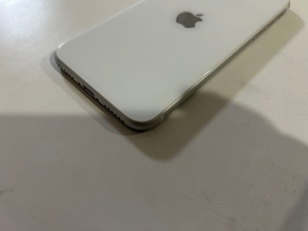 【美品‼️】iPhone SE 第2世代　64GB ホワイト