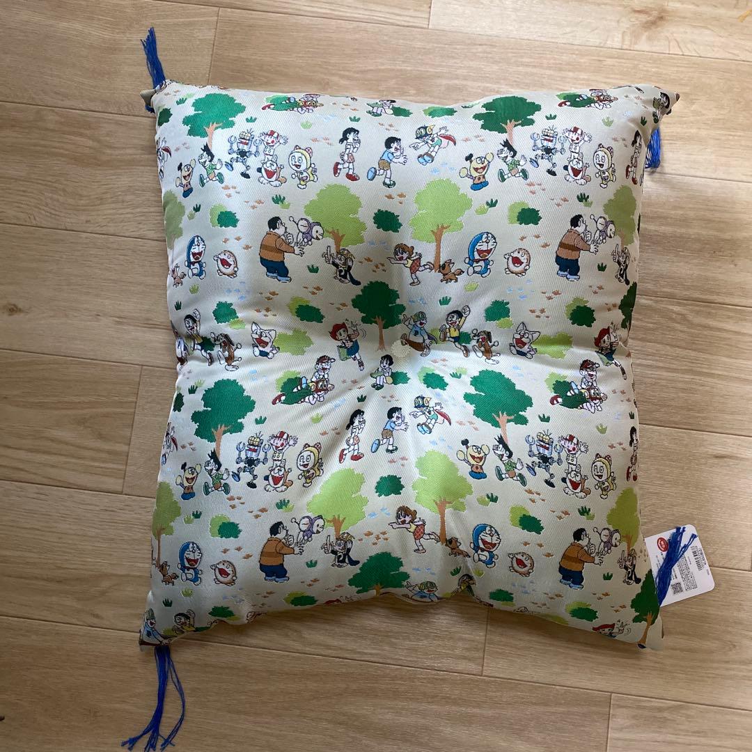 新品 ニコアンド 藤子・F・不二雄 座布団　ドラえもん　コロ助