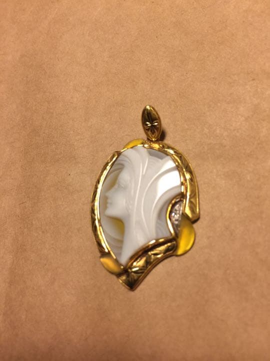 カメオブローチ