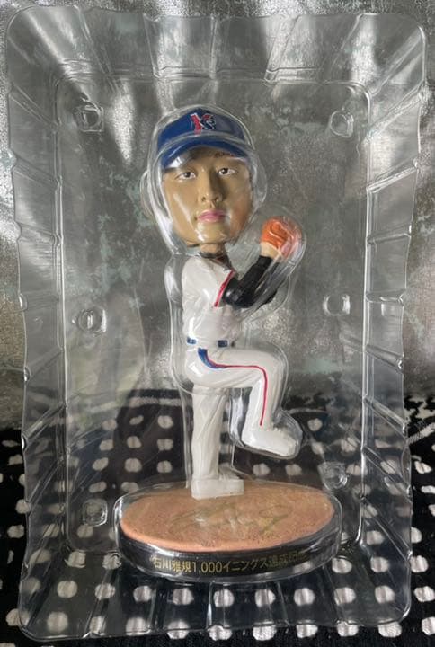 サイン入りスワローズ石川雅規投手1,000イニング達成記念ボブルヘッド人形
