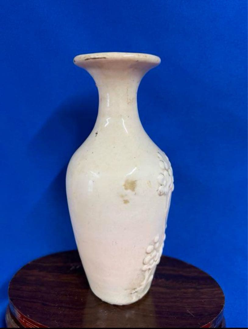 中国古美術　宋時代白釉 磁花瓶　陽刻