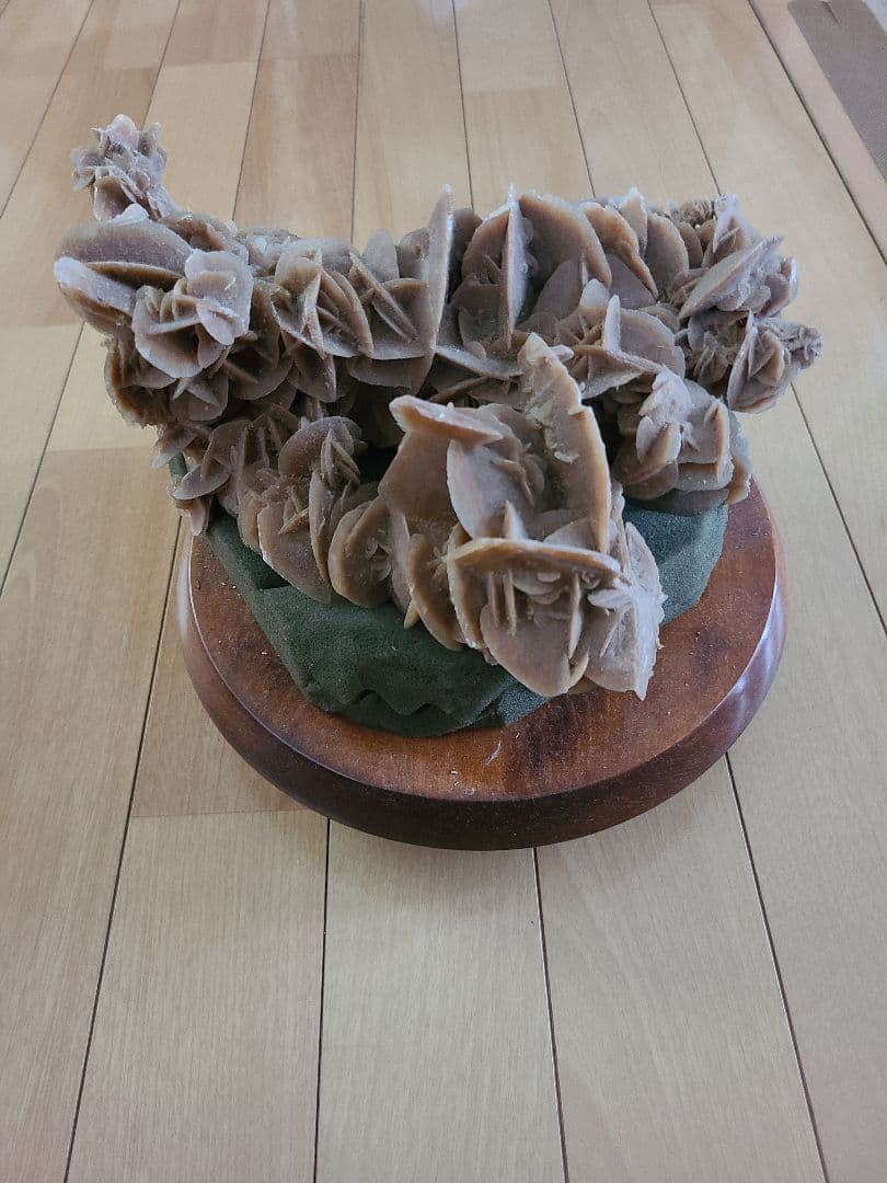 ユニークな石の置物 約8kg