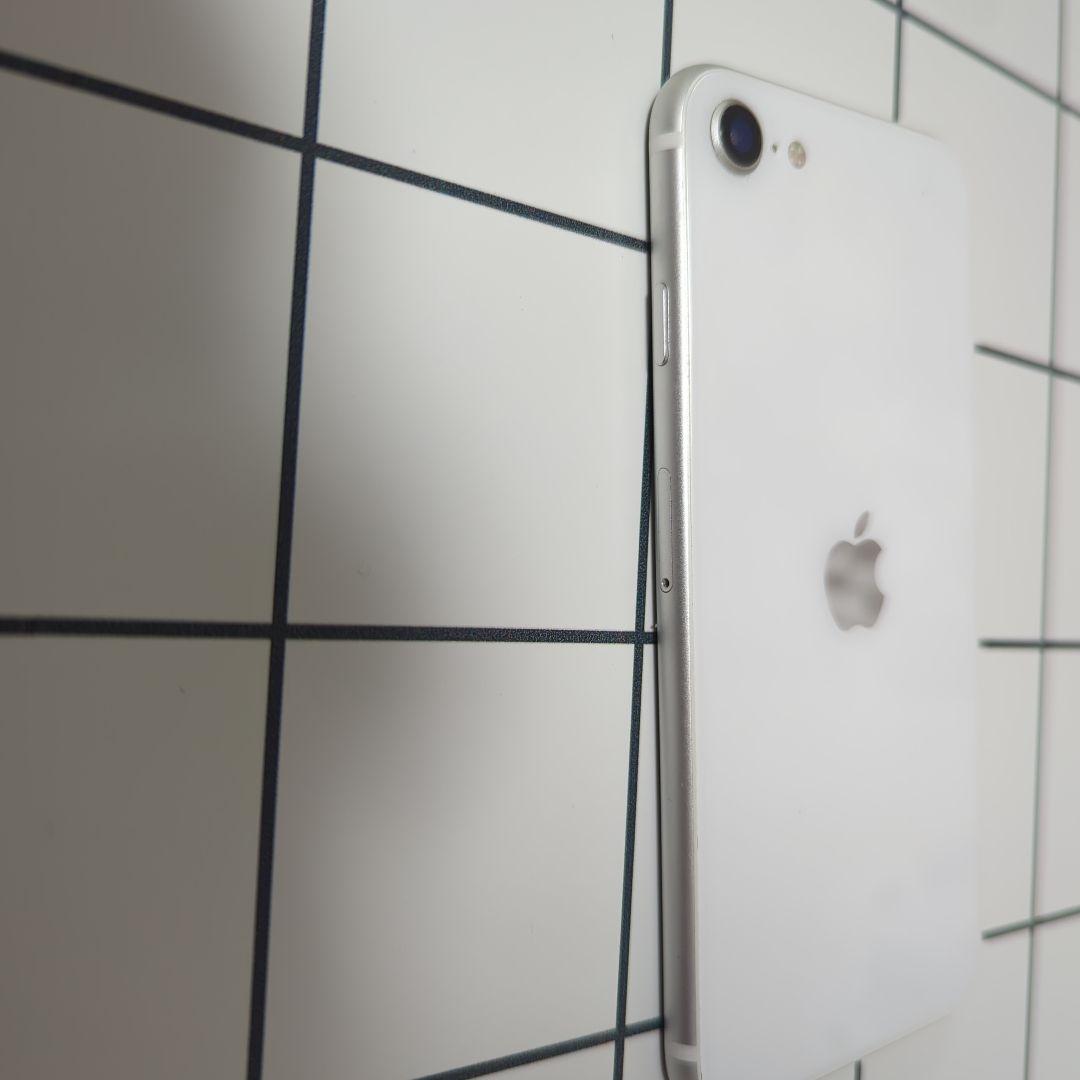 Apple iPhone se第2世代 ホワイト 本体64GB
