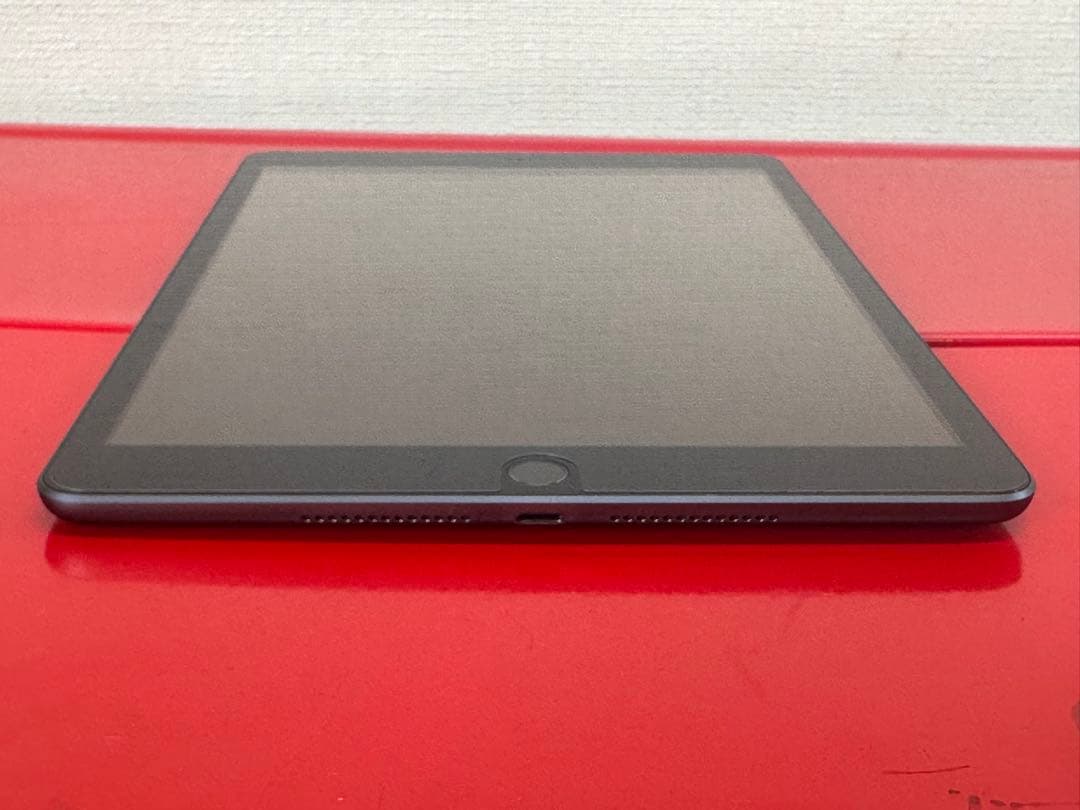 ゆ*ん様 超美品！箱＆付属品付き iPad 第7世代 32GB WiFi スペー