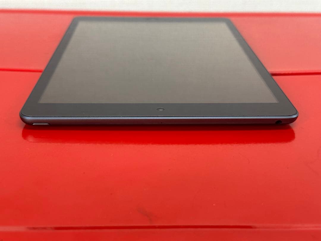 ゆ*ん様 超美品！箱＆付属品付き iPad 第7世代 32GB WiFi スペー