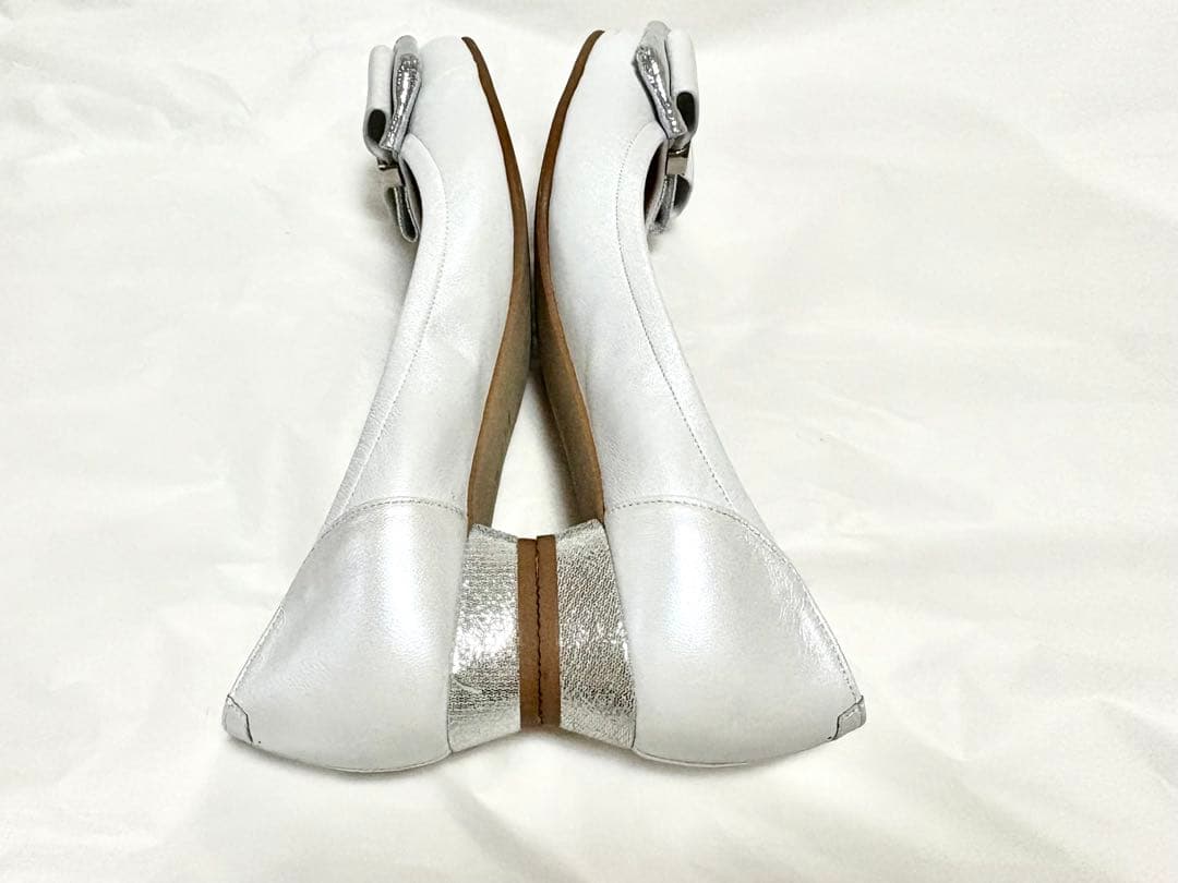 ❤️美品　DIANA ダイアナ ホワイト＆シルバー　リボン　23.5
