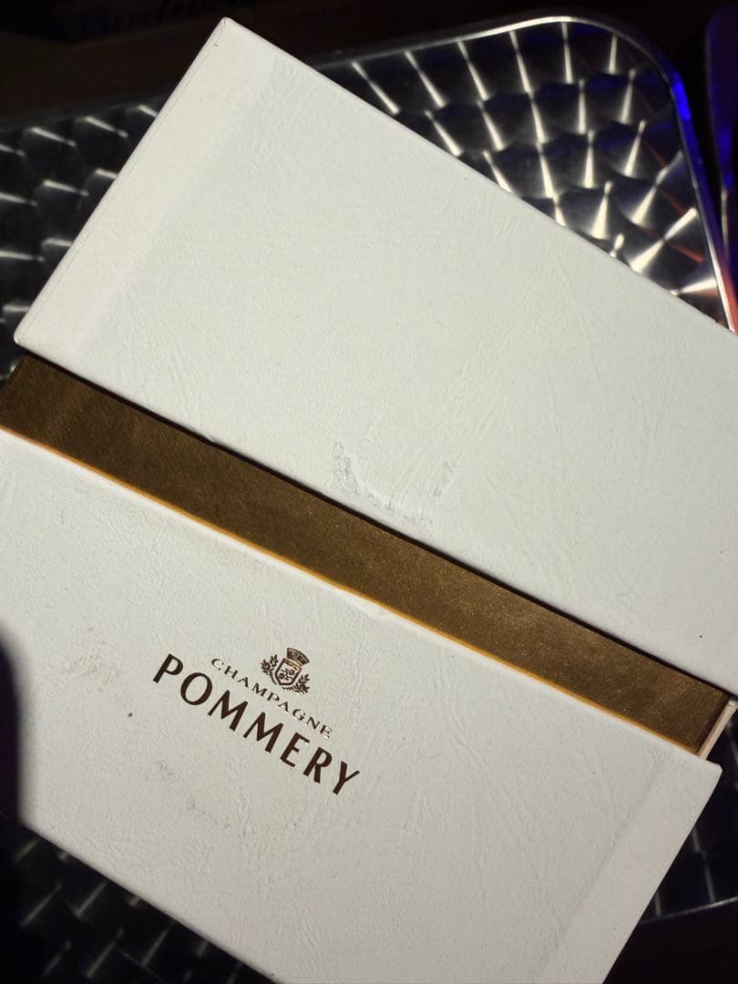 Pommery Cuvee Louise 2004 ギフトボックス入り外箱に傷