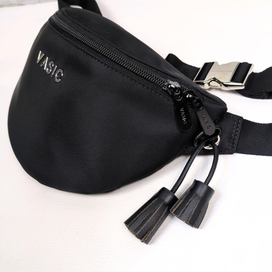 美品 VASIC ヴァジック DAY-TO FANNY PACK ボディーバッグ