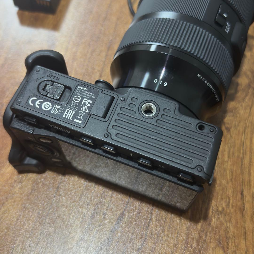 sigma fp + 24-70mm F2.8 DG DN LマウントArt