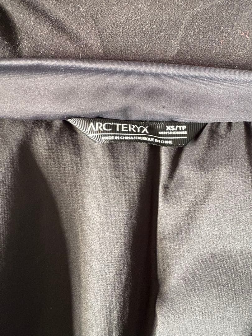 アークテリクス フィションsv ゴアテックスダウン　インサレーテドBLACK S