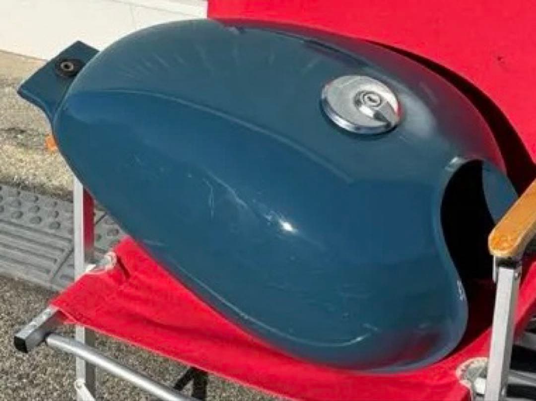 ダークブルー金属タンク 手動バルブ付き