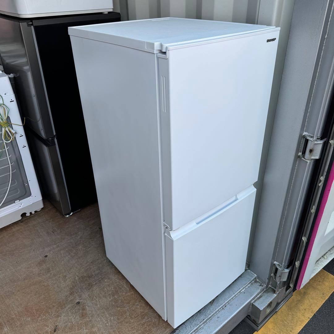 C7332★2023年製美品★シャープ冷蔵庫マットホワイト右.左開き　一人暮らし