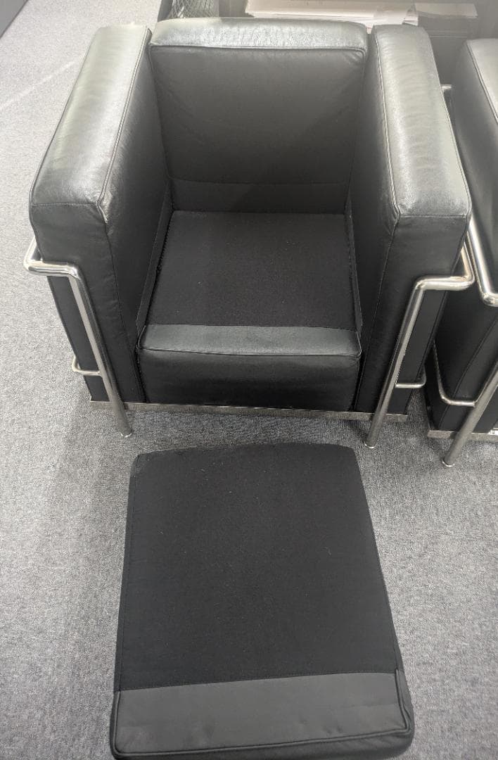 ルコルビュジェ本革LC2の1人掛け渋谷区に引取の場合は1万値引