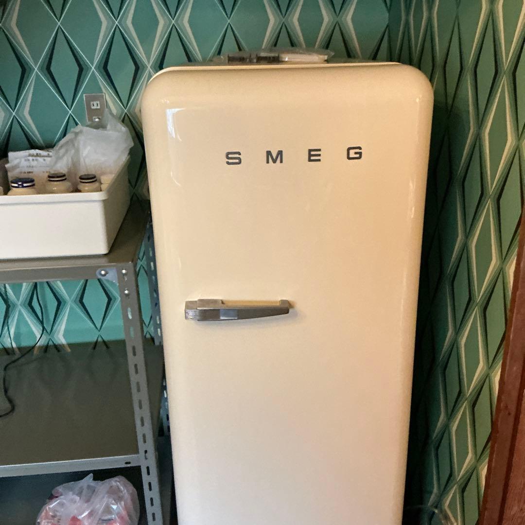dovelly SMEG クリーム色 冷蔵庫 レトロデザイン