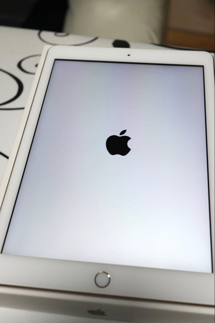 Apple iPad wi-fiゴールド5世代128GB/箱美品付き