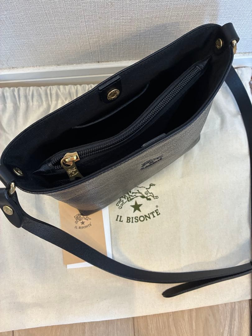 イルビゾンテ　クロスボディバッグ　ブラック　美品