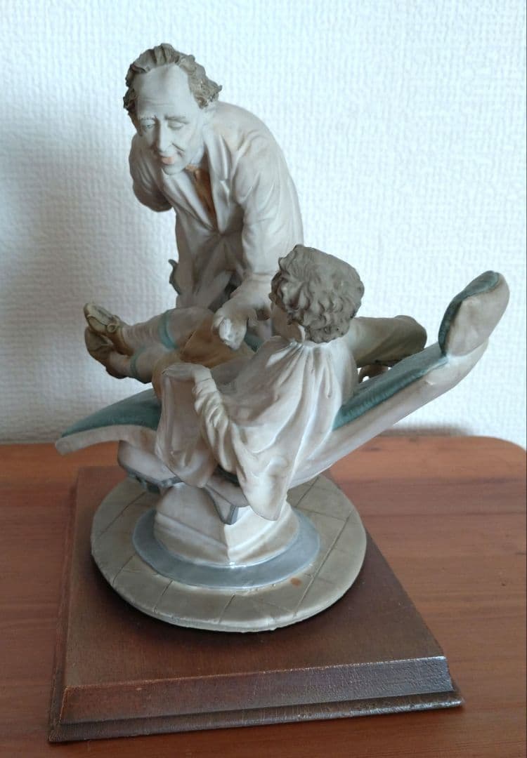 ❇️【訳ありセール】歯医者と子供の陶器 アンティーク仕様