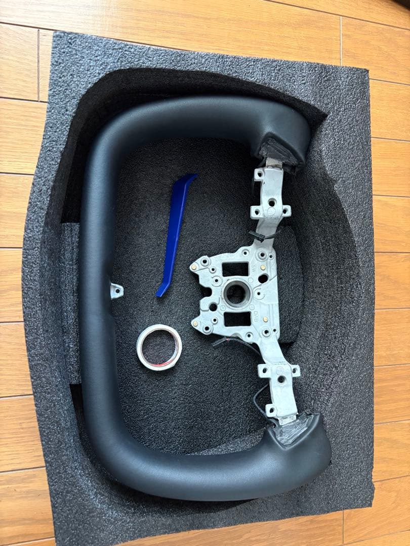 ほぼ新品/未使用テスラ モデル3 ハイランド用 ヨークハンドル(ヒータ付き)